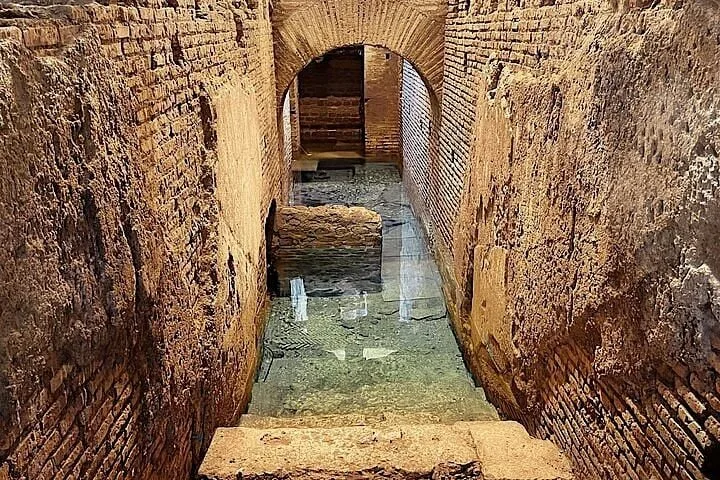 Roma Nascosta: Viaggio nei Sotterranei della Fontana di Trevi