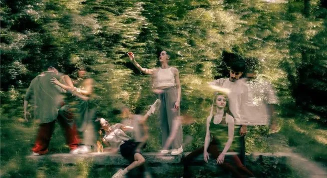 Che tu mi guardi o meno: cronaca dei sei corpi che creano la realtà, spettacolo di danza