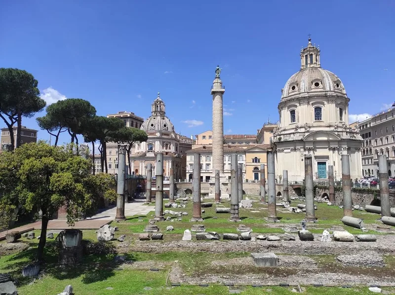 Dai Fori Imperiali al Colosseo: un viaggio nell’antica Roma 