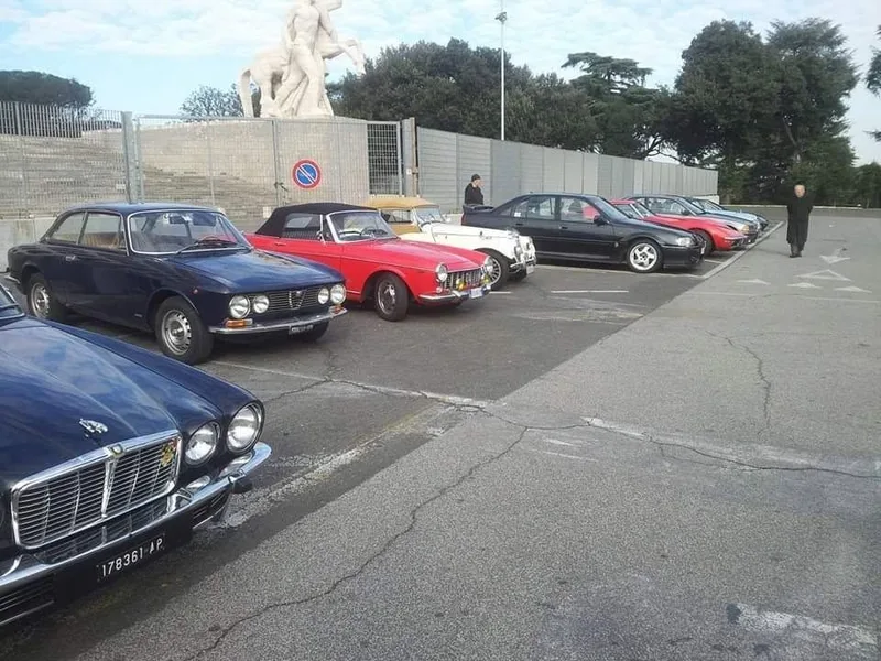 Ritrovo di "ferrivecchi" e appassionati di motori a combustione interna